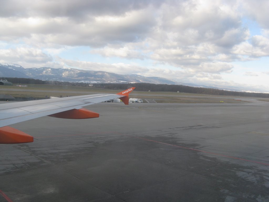 Depuis l'avion, vue sur la chaîne du Jura by Paul Myers