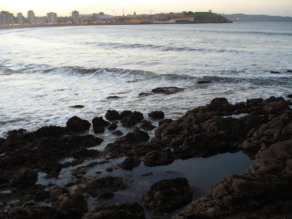 Foto desde el muro,en Gijon. by Zeltia Bellón