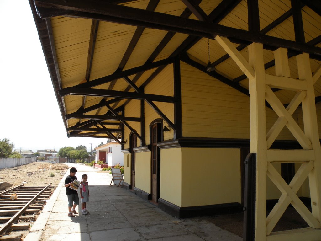 Remodelada estación de ferrocarriles by hugo lagos Jorquera