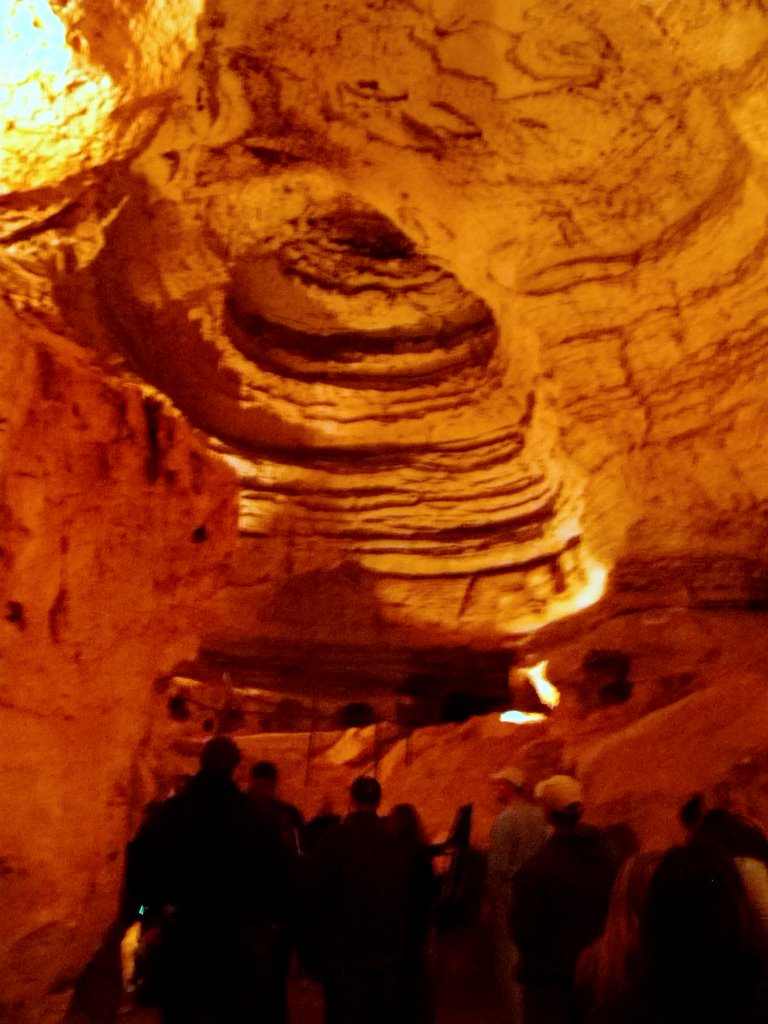 Longhorn Cavern Large Room by bzukajo