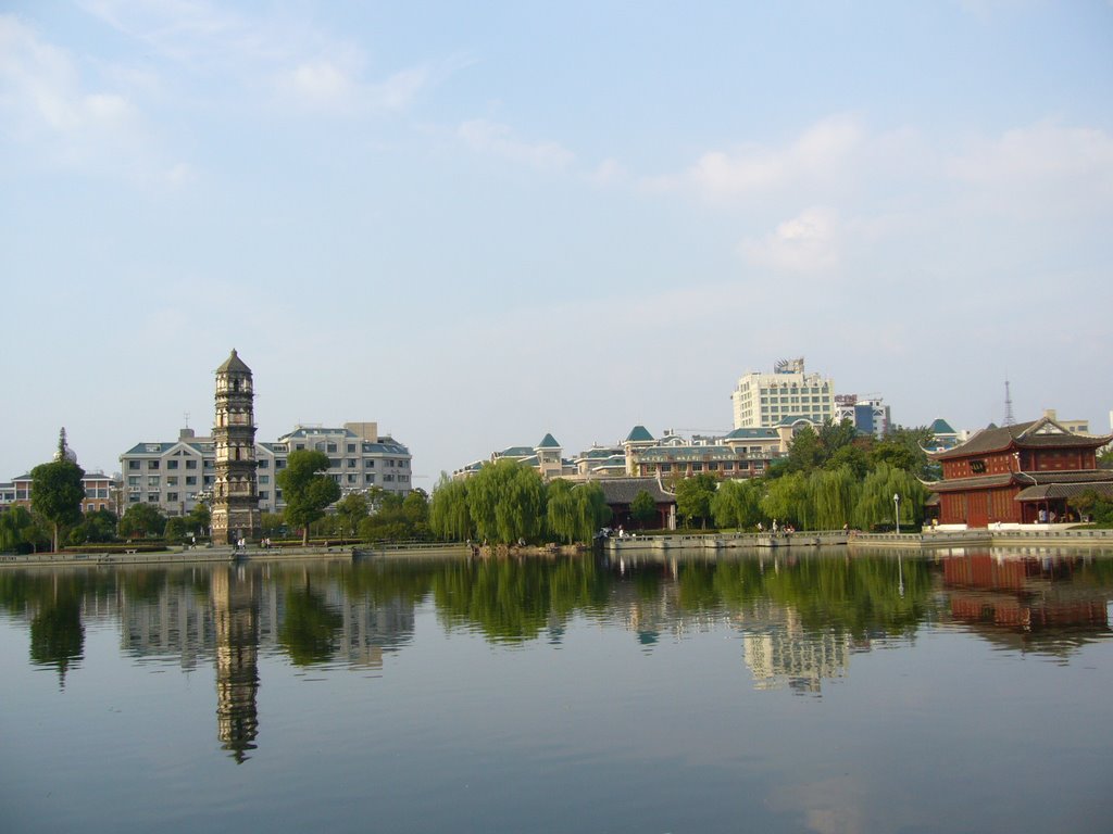 Xiuhu Lake,Yiwu绣湖 by Cindy Wu