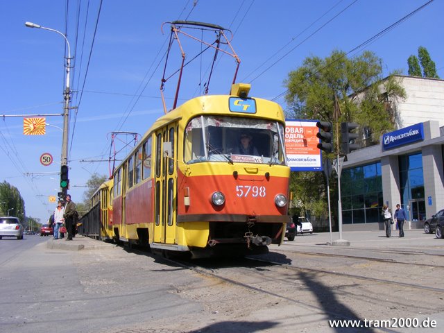 Трамвай на остановке ЦПКиО by tram2000