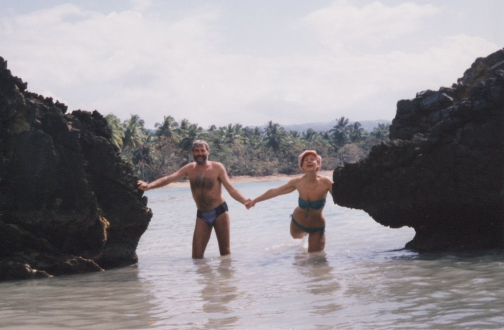 Die Steine von Playa Bonita, Las Terrenas by Didi Neuendorf