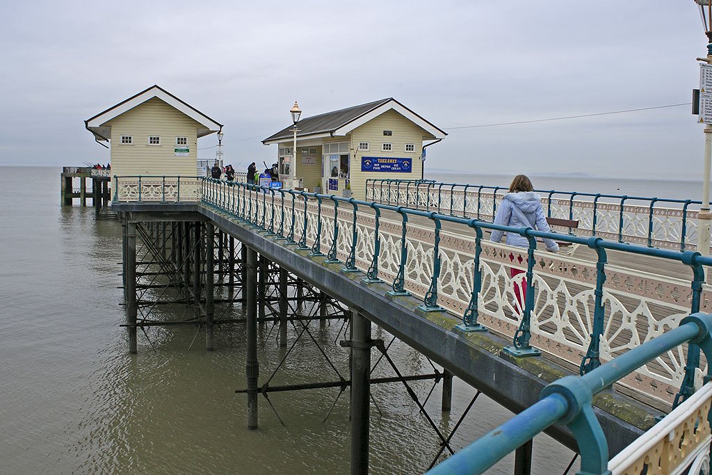 Penarth Pier by filz123