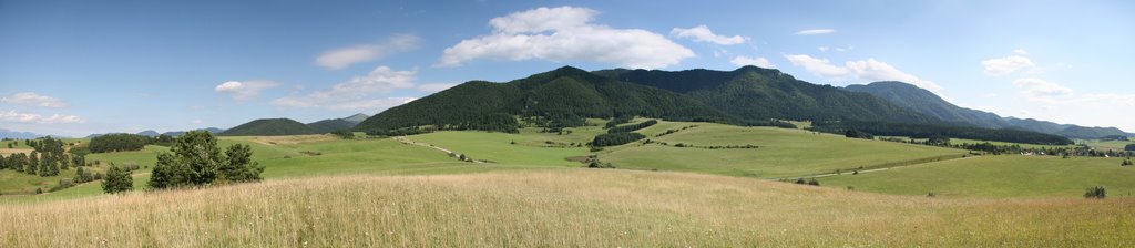 Veľká Fatra z lúk nad obcou Folkušová by dusan majcin