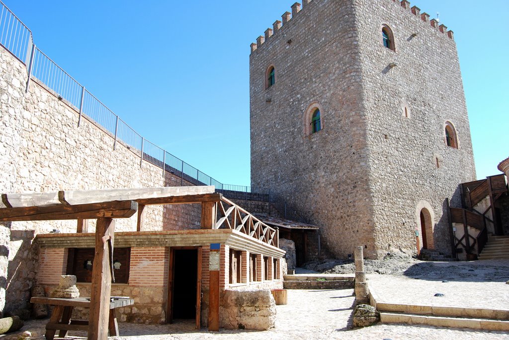 Entrada al patio de Armas by Joaquin Alejandre