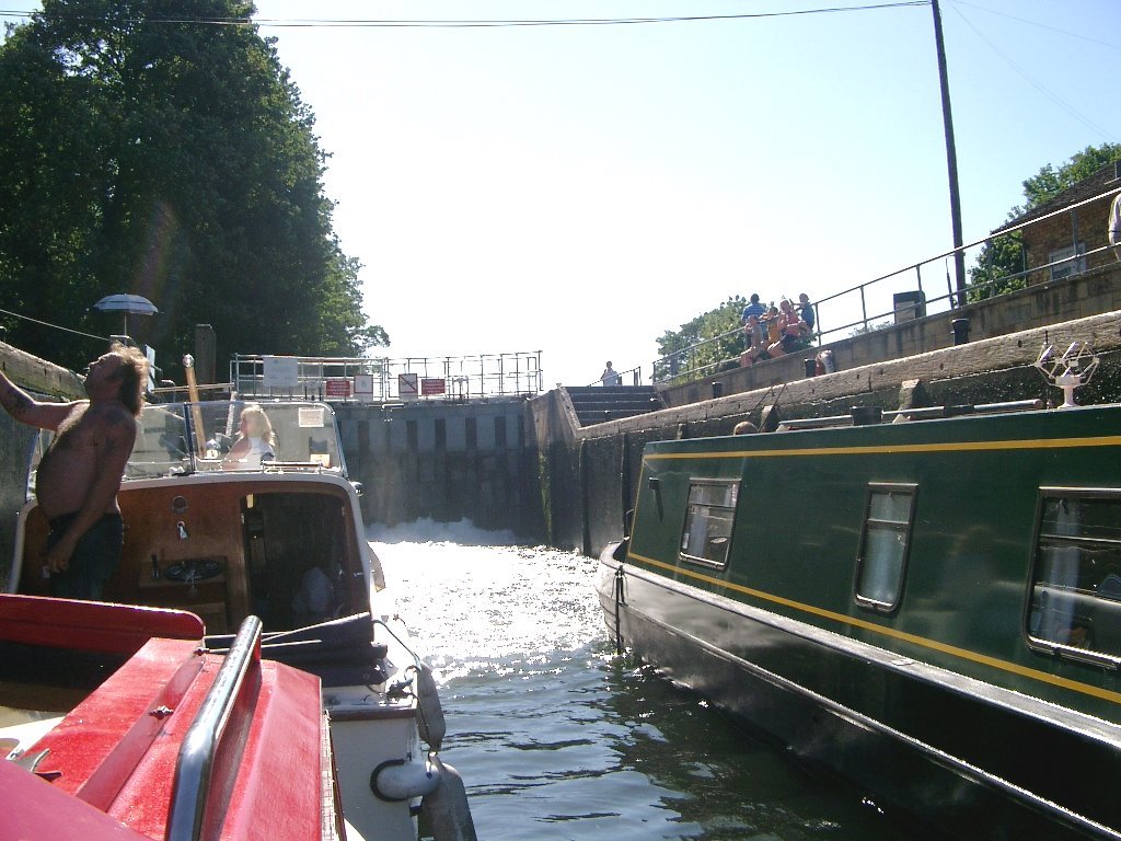 Chertsey Lock by Y Ddraig