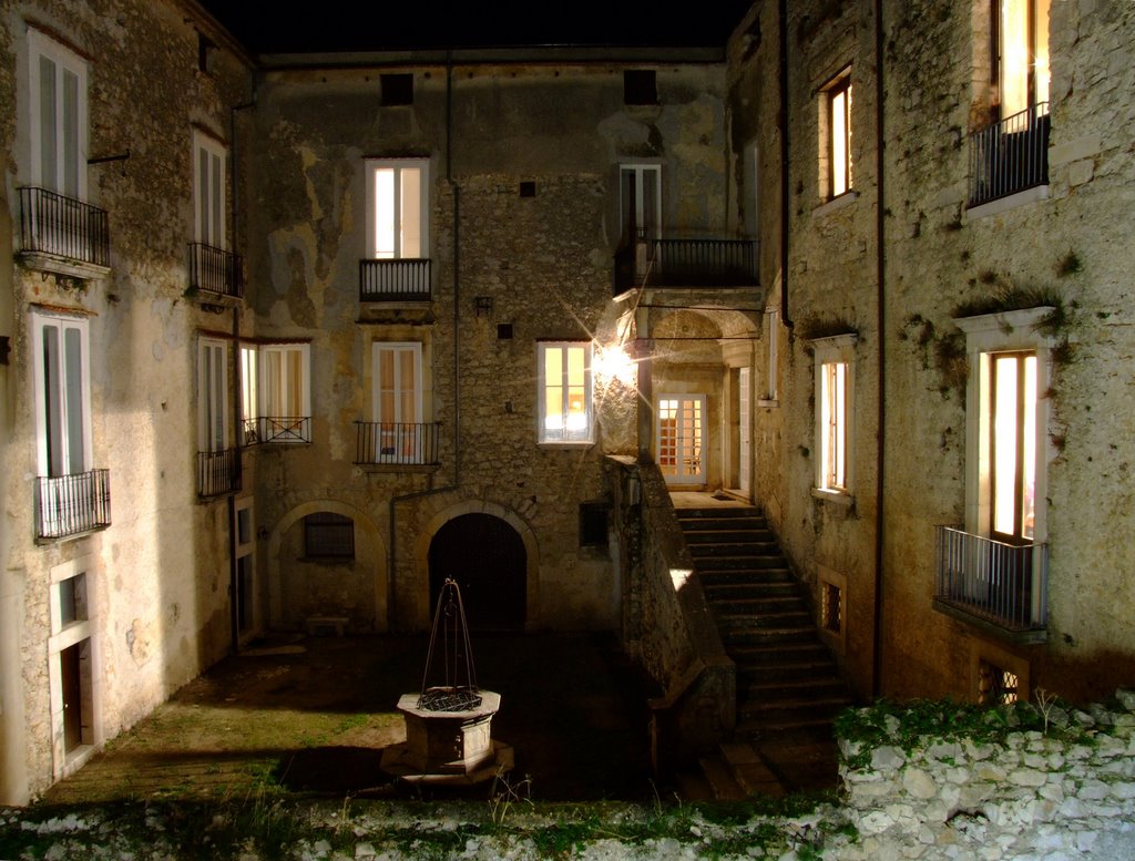 Teggiano - Castello dei Sanseverino - notturno del cortile by Bruno Marino