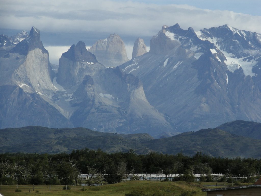 Torres del Paine Massiv von Lodge Tyndal aus by horst2008