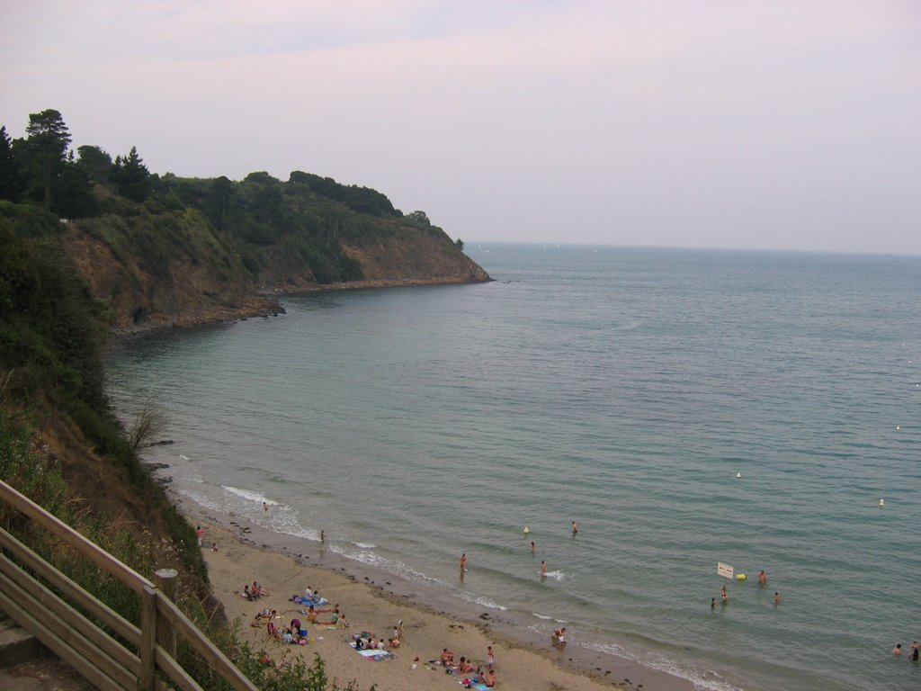 Etables la plage des Godelins à marée haute, vers le Vau Burel by MNEVOT