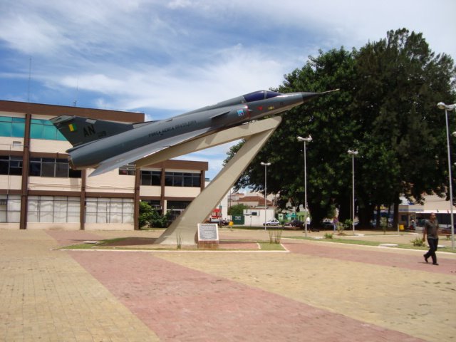 Praça de Anápolis, GO, Brasil by naishabr