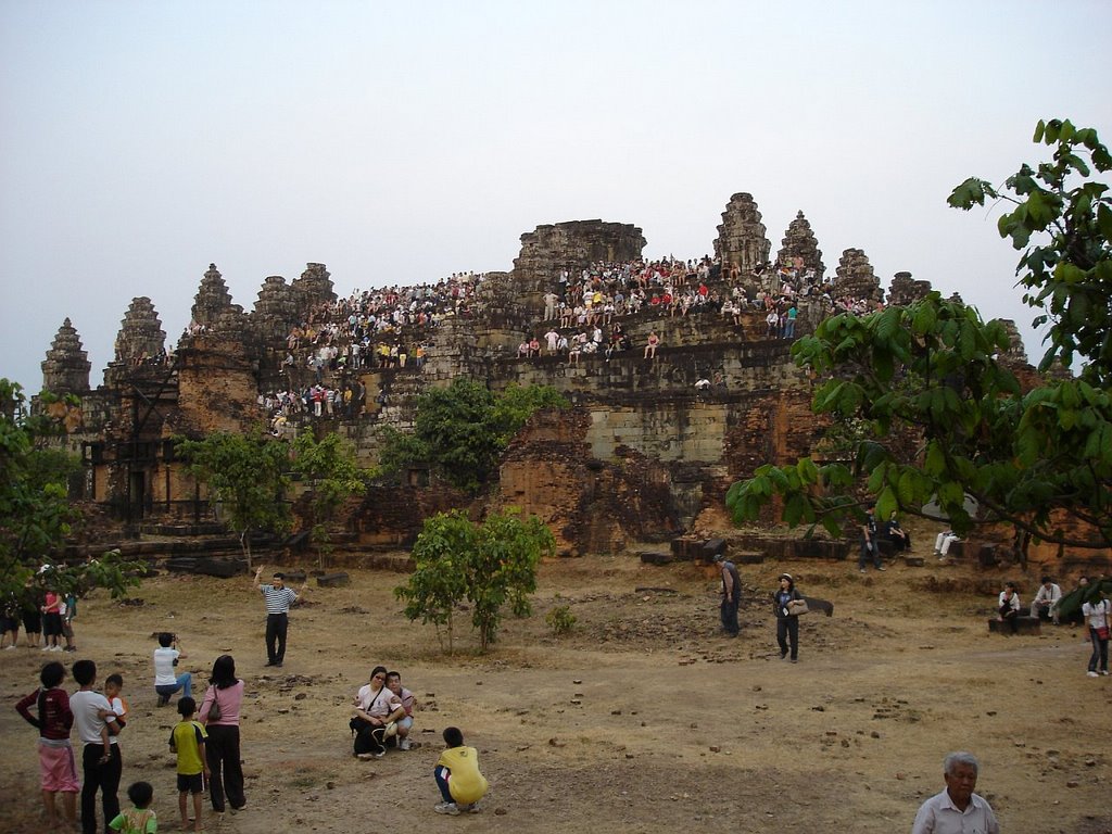 Tourist hordes by o.b.