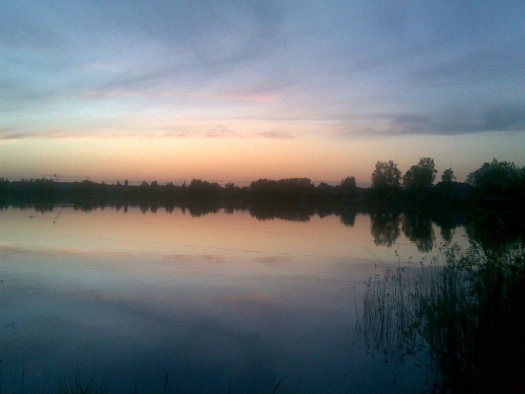 Sunset at lake Ozolnieku by miezis