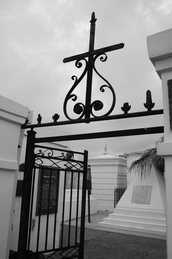 St. Louis No.1 Cemetery, Gates by clcg128