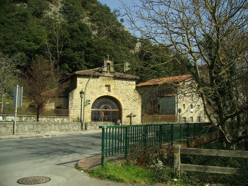 Ermita a la entrada de Mañaria by tunante80