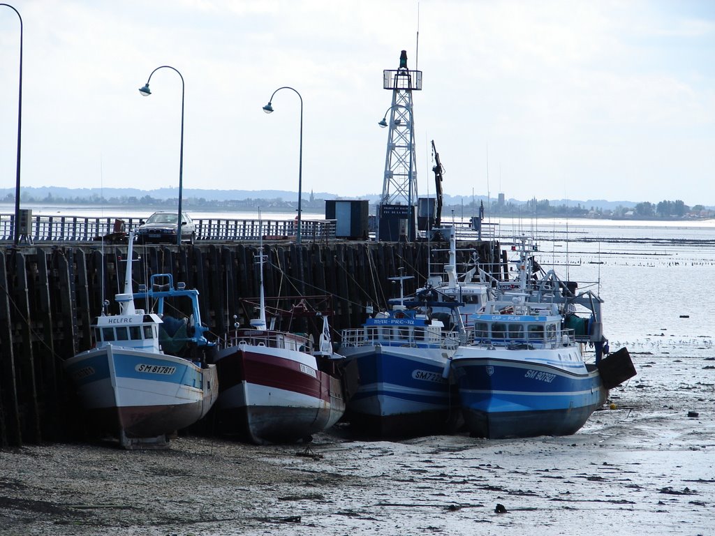 Bateaux à quai à Cancale by quaranta