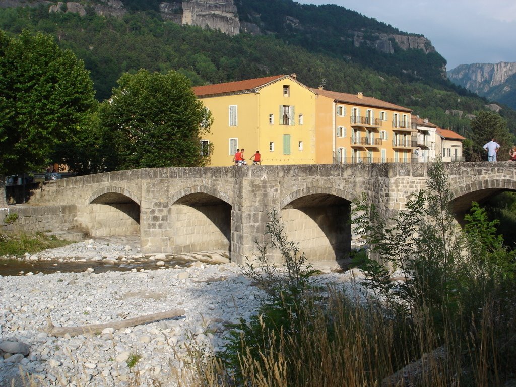 Pont de la Vaïre by Pierre06