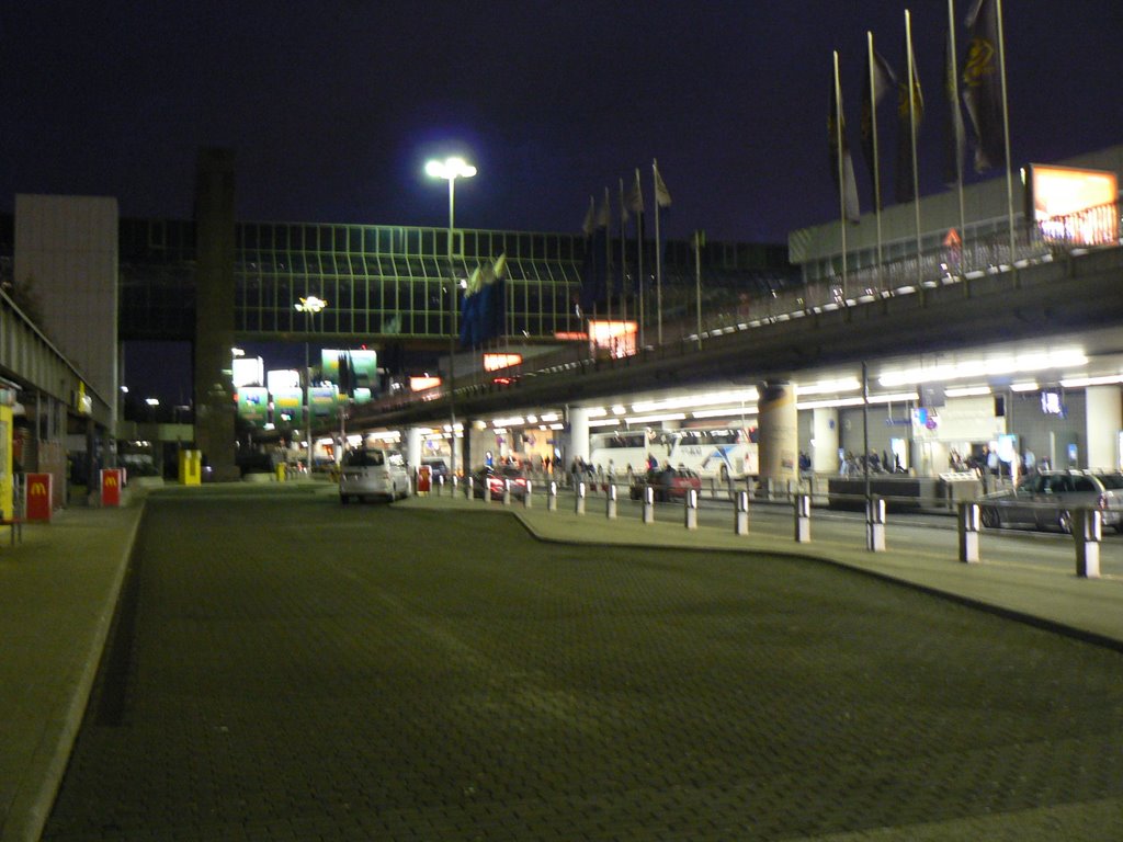 Flughafen, Frankfurt, Germany by František Mačor