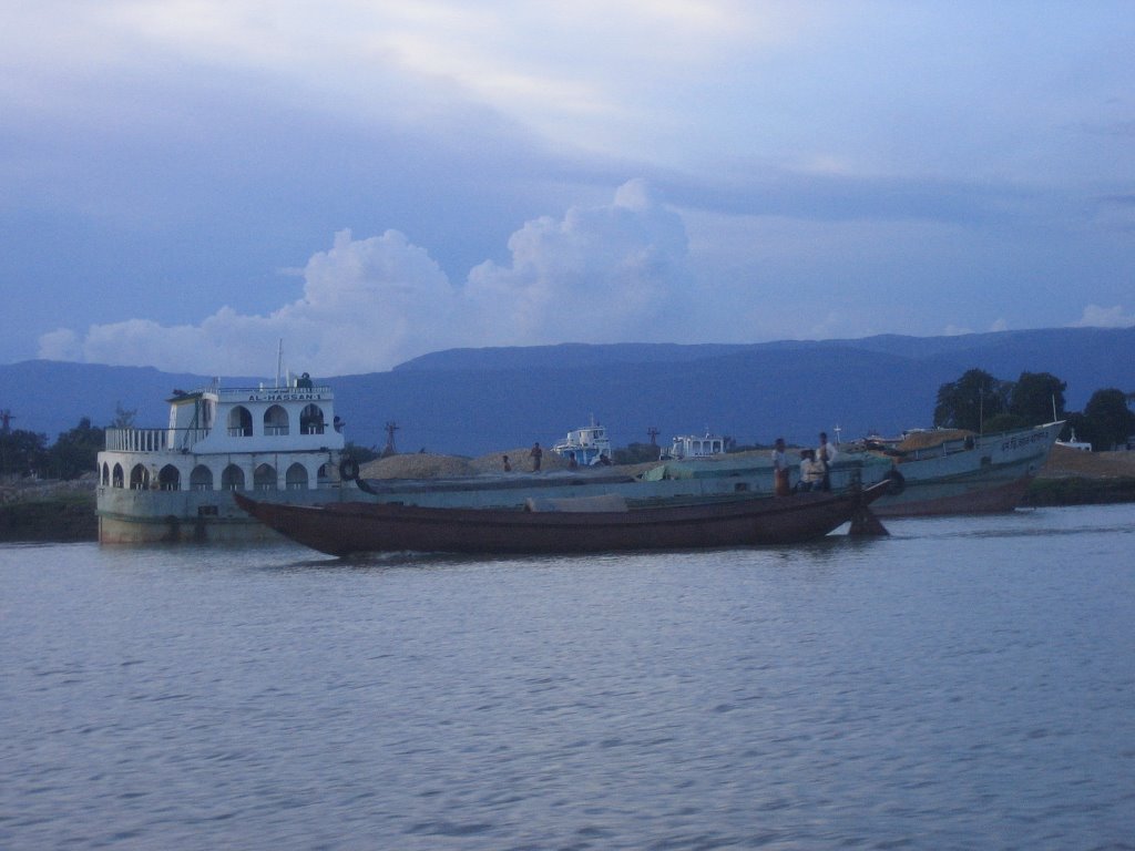 Ships on River Surma, Chhatak, Bangladesh : Rozob by Rozob Ali