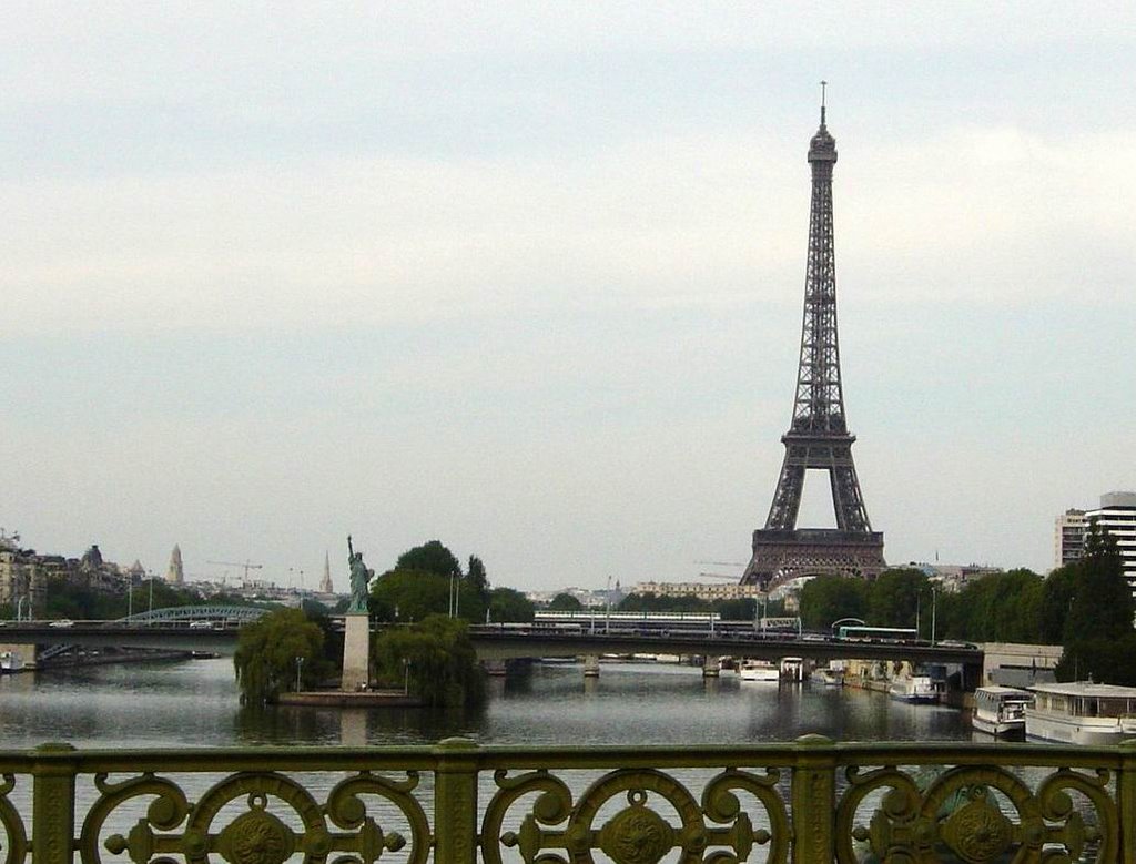 La Liberté - Paris by Mário Amaral