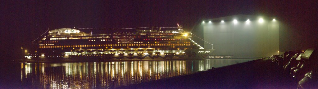 Aida Luna in Papenburg am 20.02.2009 bei Nacht by bis360.de