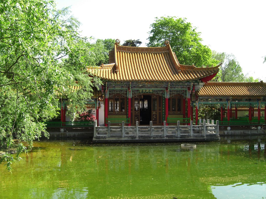 The Chinese Garden in Zürich, water palace and terrace by gteapot