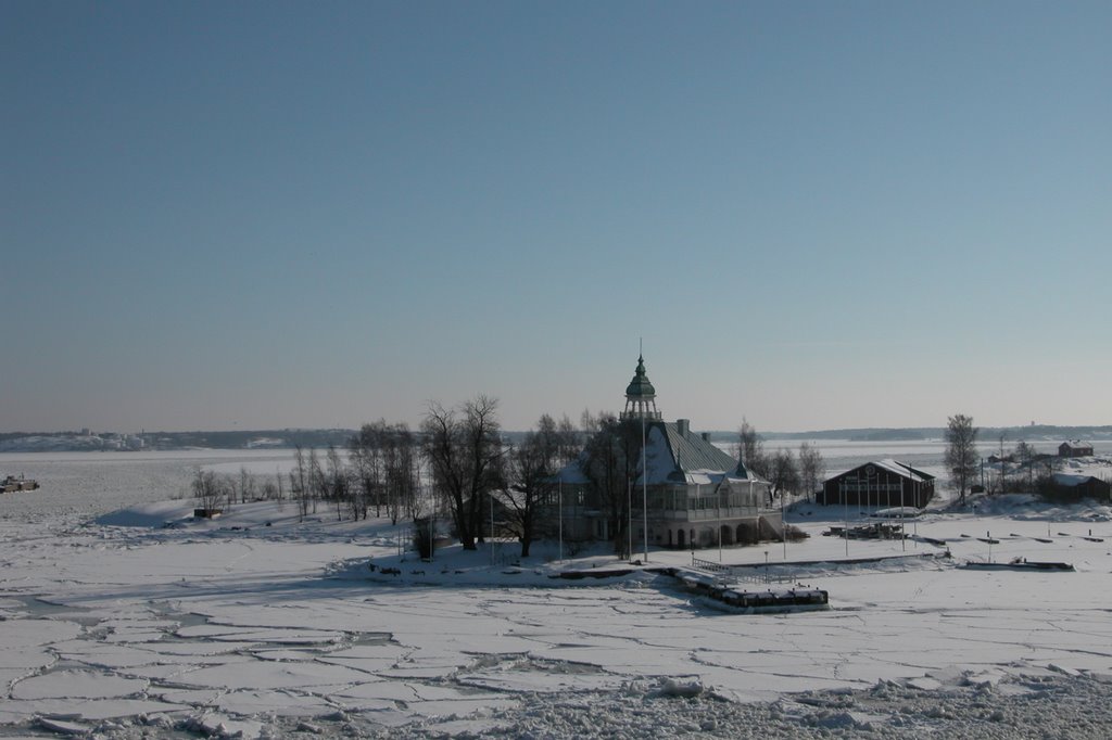 Kaivopuisto, Helsinki, Finland by Claude Beauchamp