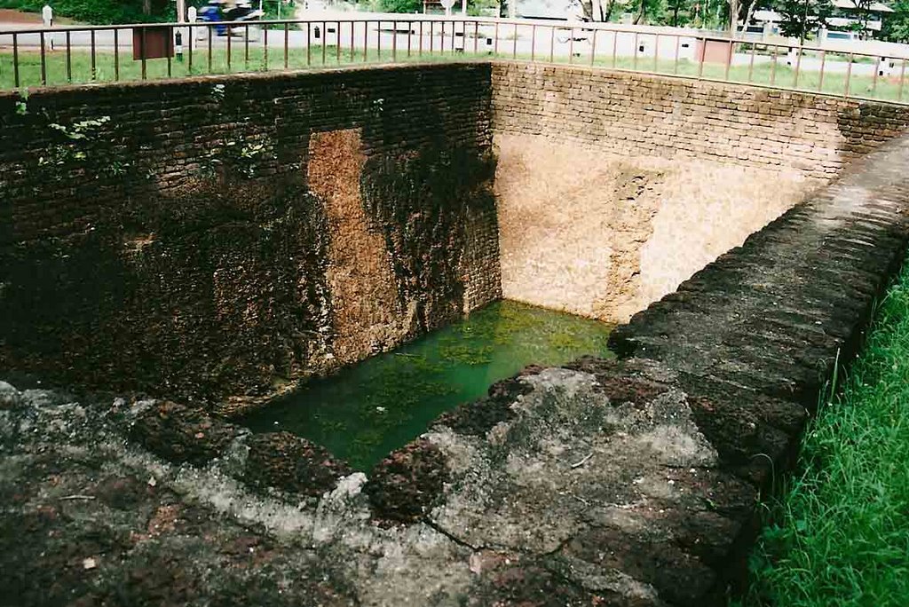 Kamphaeng Phet Wat Awas Yai by koen schenke