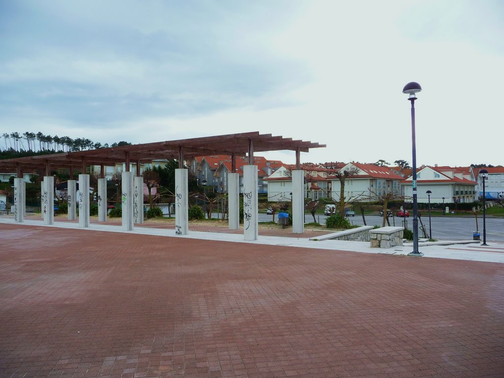 Antigua pérgola y aparcamiento público. (by Birkenwald) by Birkenwald47