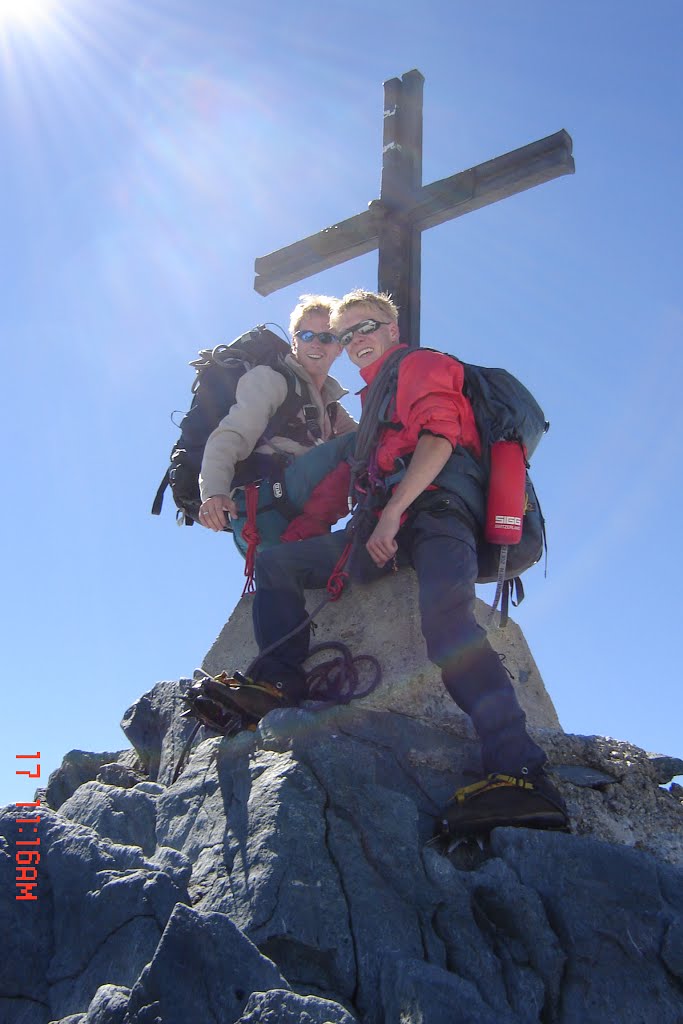 Summit Allalinhorn by Maarten en Juliet va…