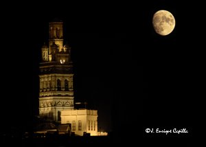 Torre de Llerena y luna by J.E.Capilla