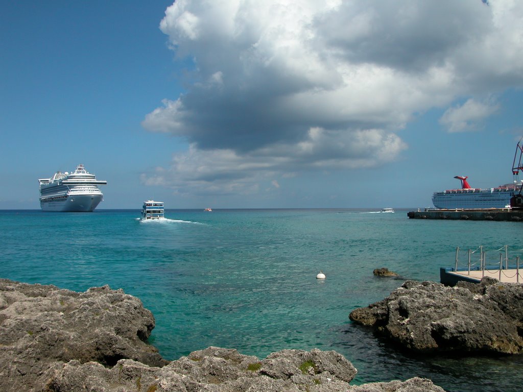 Caribbean Princess Cruise Ship at Georgetown - 2005 by tonemo