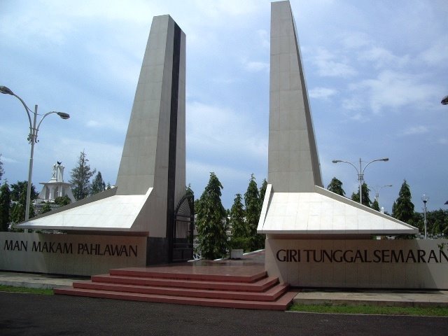 SEMARANG MAKAM PAHLAWAN GIRI TUNGGAL by Poetry Soerya