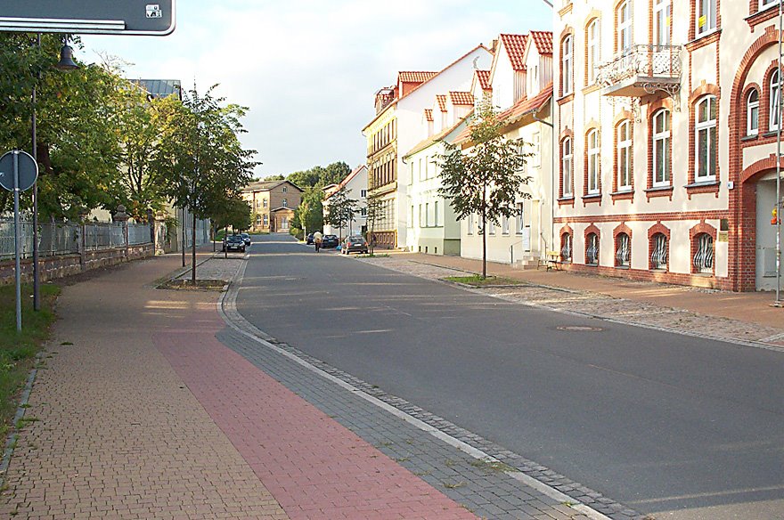 Bahnhofstrasse - Blickrichtung Bahnhof by Frank_Schulz_Jessen