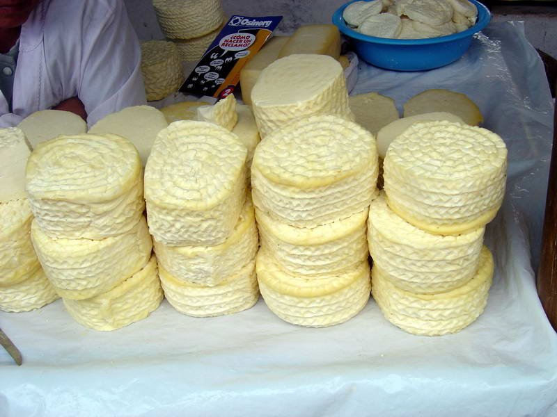 Quesos - Mercado Vinocanchon - San Jeronimo Cusco by amarengo