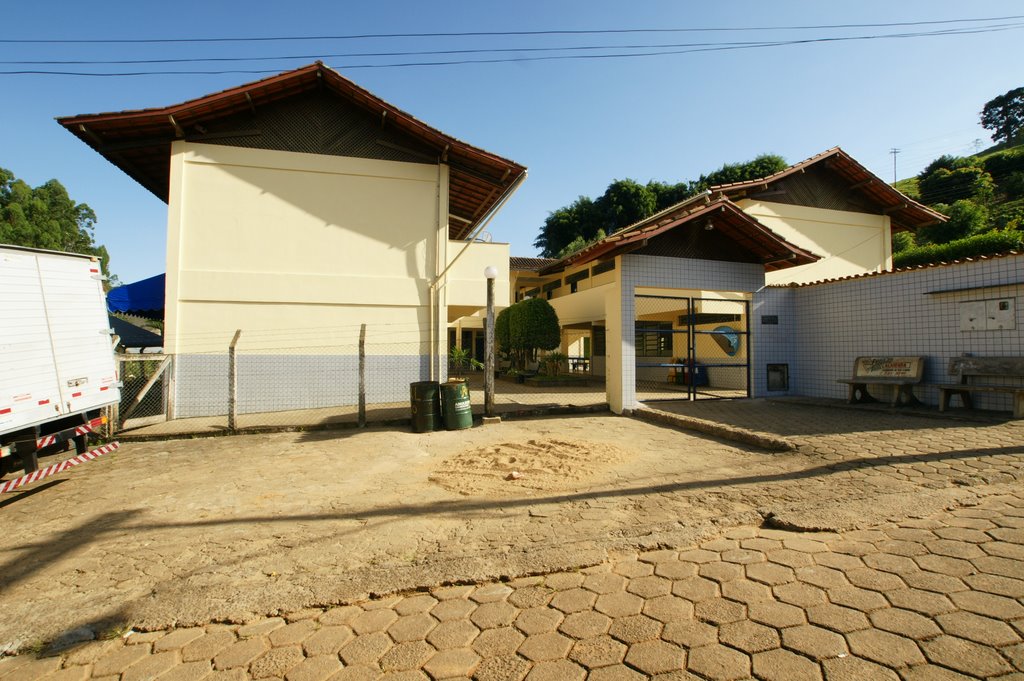 Escola Municipal de Rosário da Limeira by sgtrangel