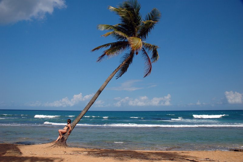 Puerto Rico beach by Romiko1