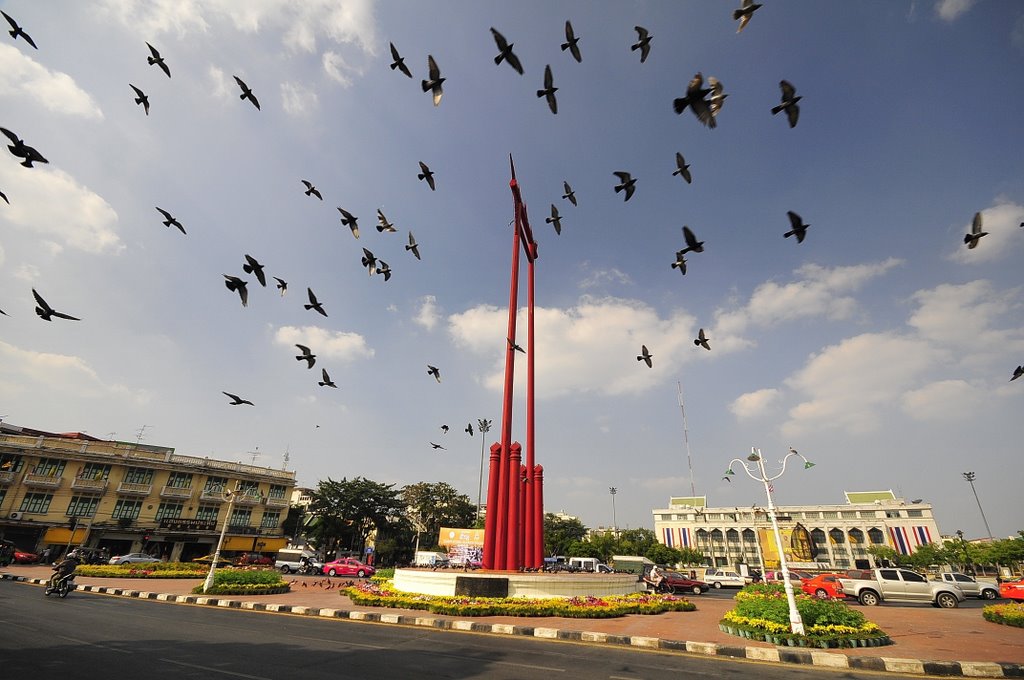 Giant swing near Wat Suthat (by Thiago) by slo_thiago