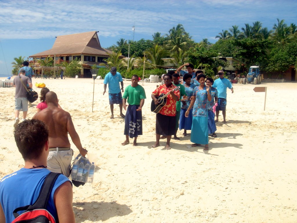 Shore greeting @ Beachcomber Island 29/11/06 by jeremypr