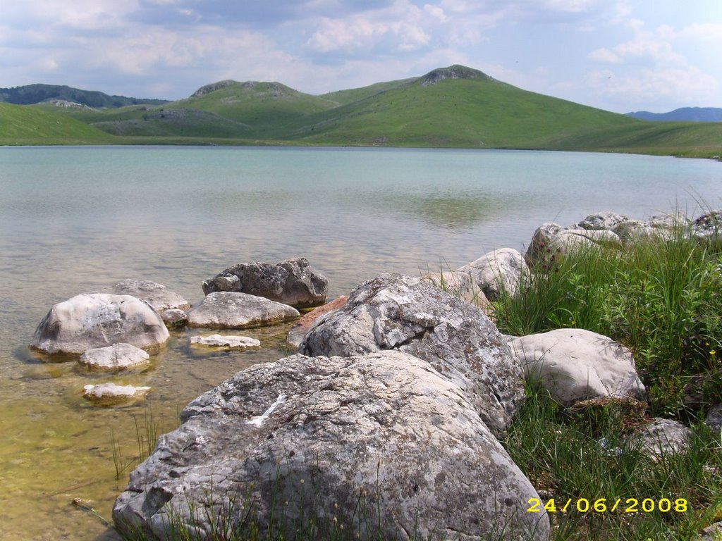 Vrazje Lake by dedeickg