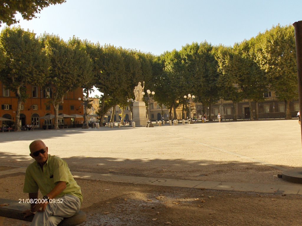 Lucca Piazza Napoleone by edi70