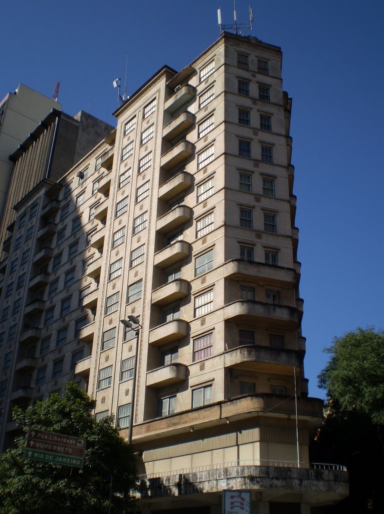 Edificio Mariana by Roberto Gloria