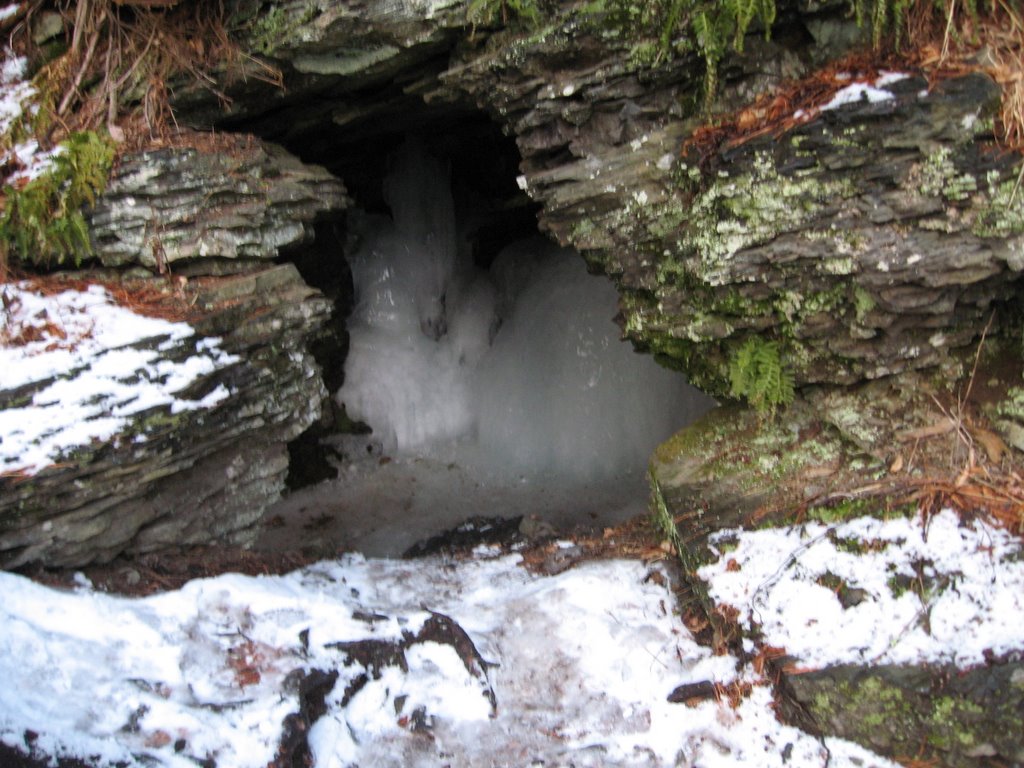 Raymondskill Cave by Chris Sanfino