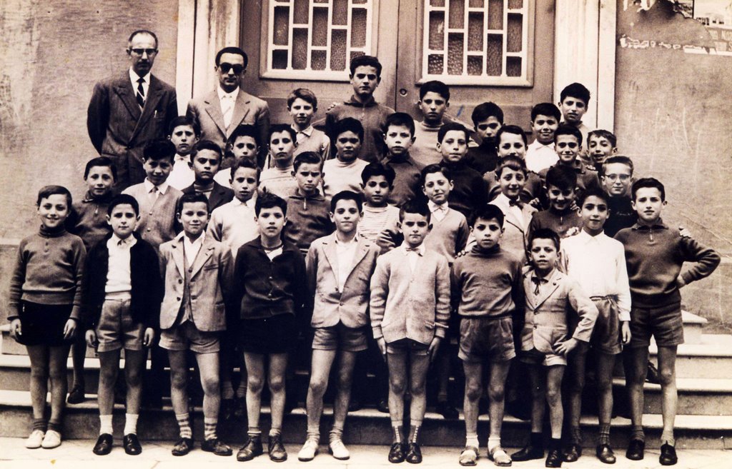 Mottola - Foto d'epoca 1957 - Ingresso della scuola “Dante Alighieri” edificio crollato negli anni 80. by F Bellisario