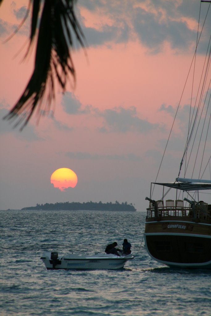 Malediven, Meeru Island by Leen Groenendijk