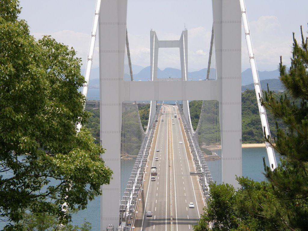 倉敷市　鷲羽山　備讃瀬戸大橋　❀　大橋は　渡らず瀬戸の　春惜しむ　（小泉節子） by Yoshio Kohara