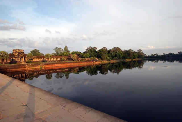 Angkor by Richard Lozin