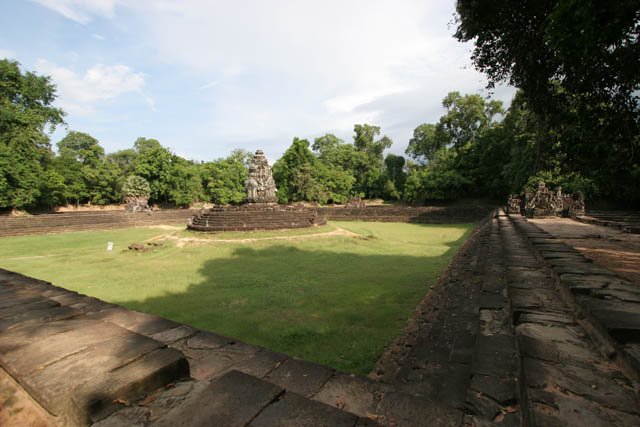 Angkor by Richard Lozin