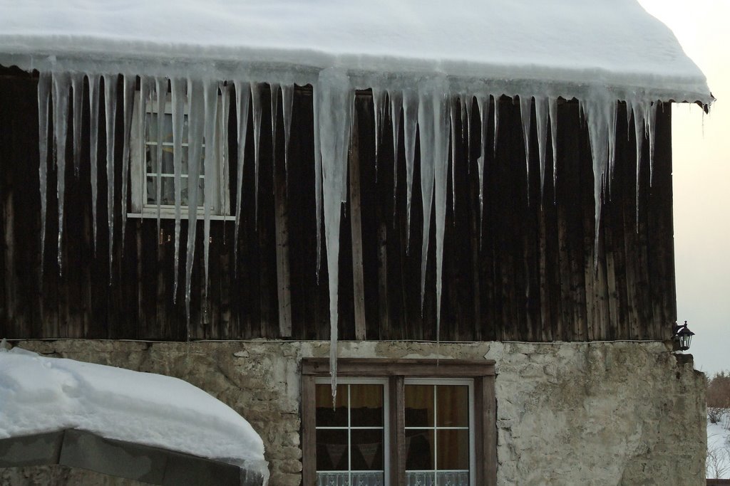 Radstube mit Eiszapfen 01 by oeftermalwasneues