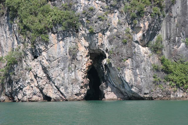 Ha Long Bay by Richard Lozin